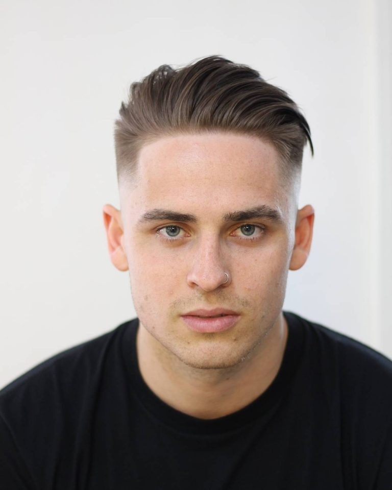 Coupe de cheveux lisse pour cheveux raides
