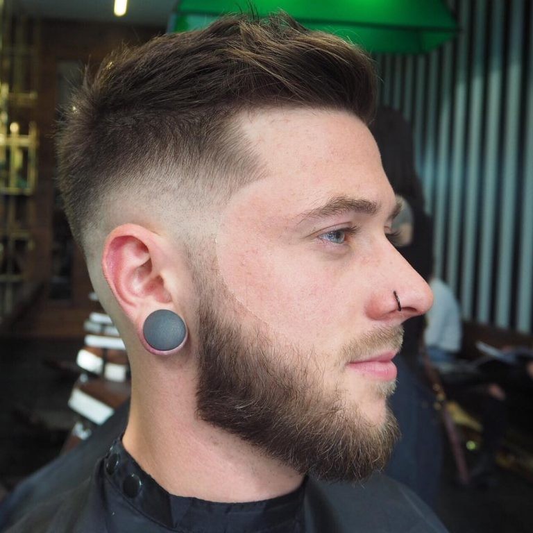 Dégradé à blanc moyen + coiffure aux cheveux courts texturés