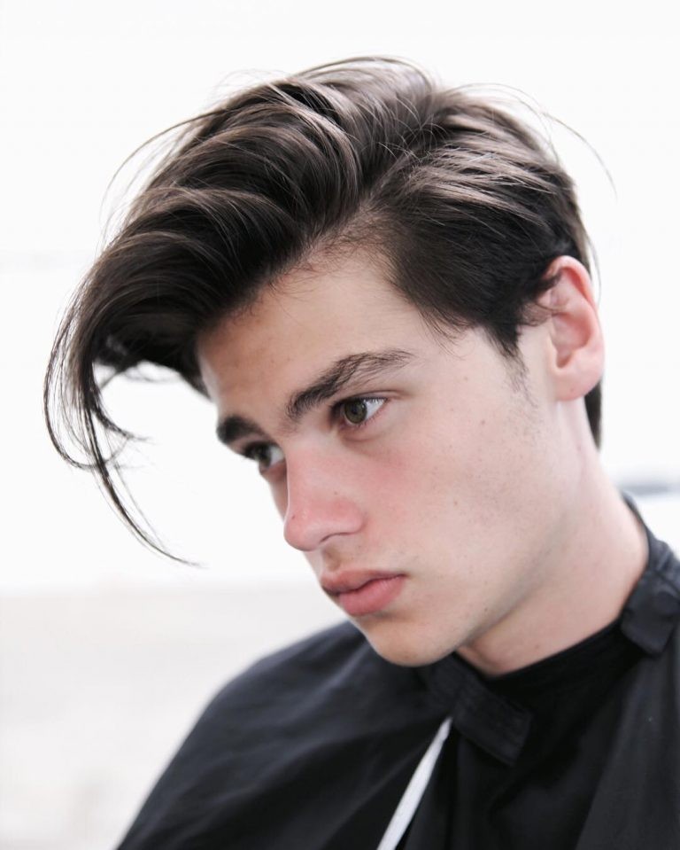 Coiffure aux ciseaux pour cheveux plus longs