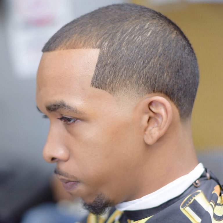 Buzz cut et contour de tempe droit