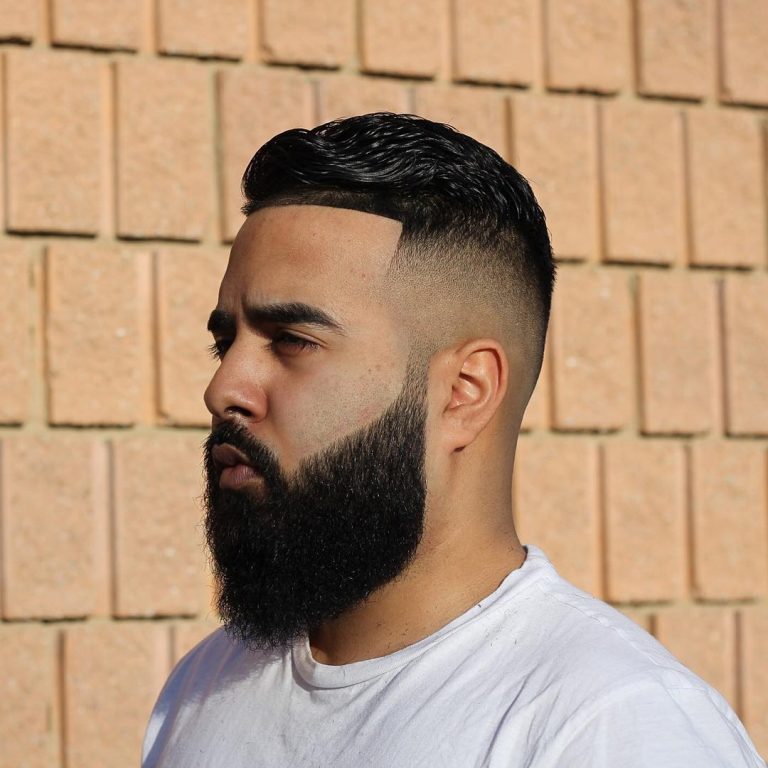 Coiffage court et barbe longue