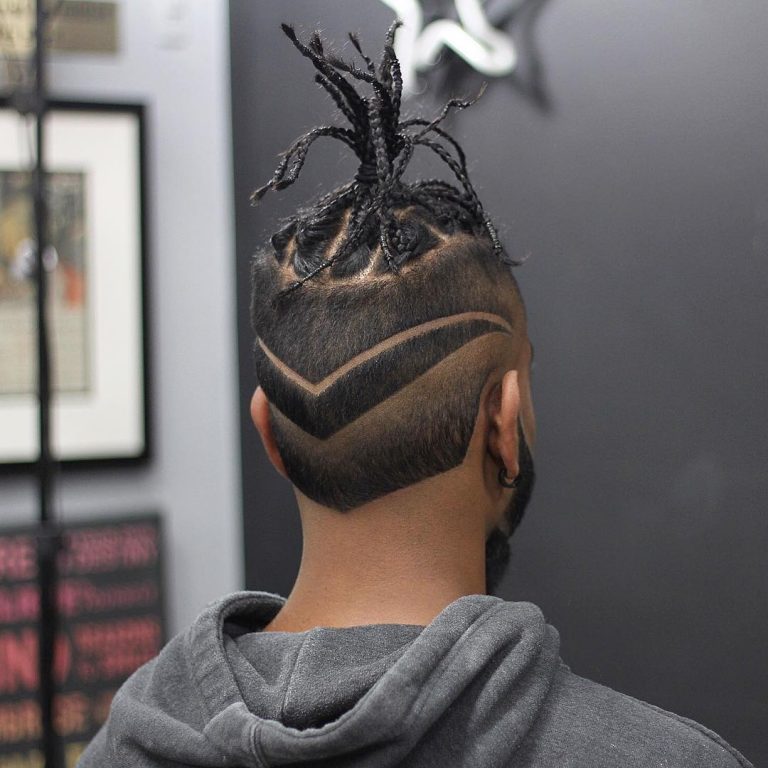 Tresses attachées et dessin arrière