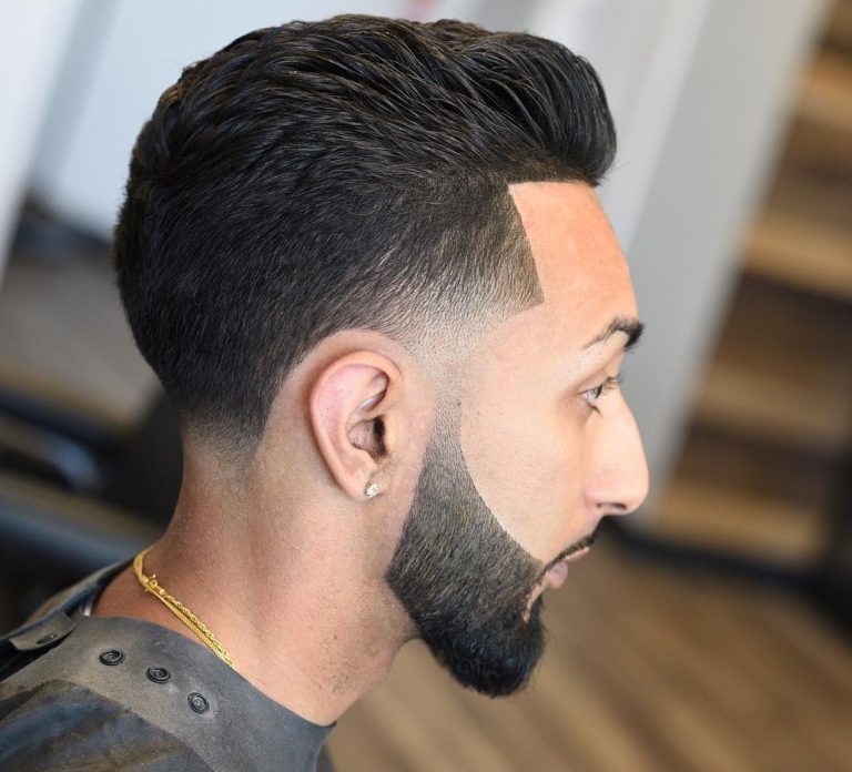 Dessus court relevé et barbe bordée