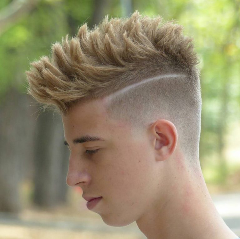 Pointes blondes et raie incurvée