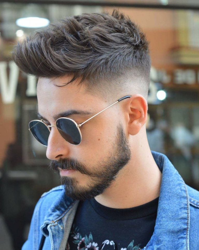 Quiff séparé et côtés à blanc