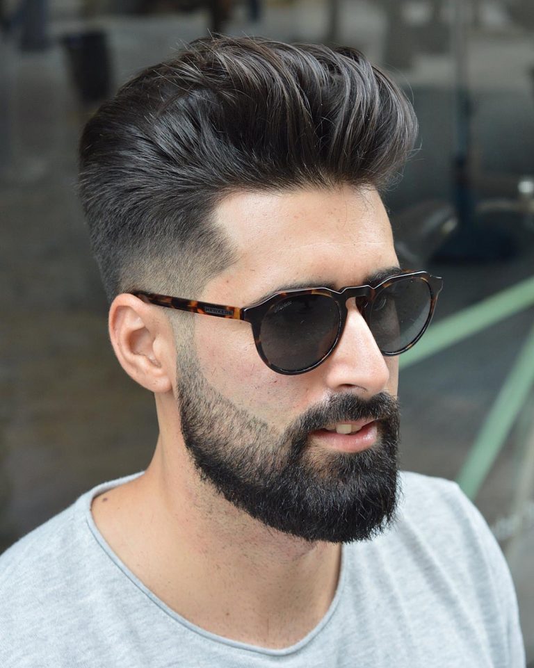 Pompadour haut et barbe pleine