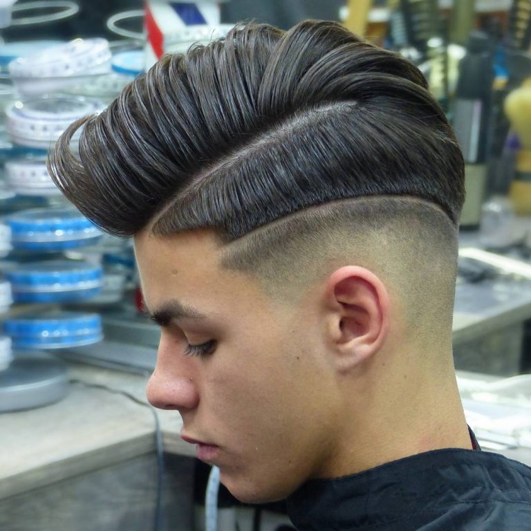 Pompadour brillant et double séparation