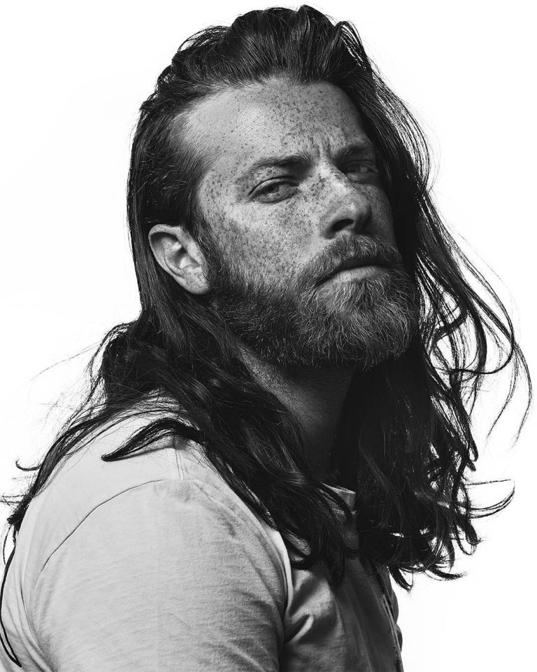Cheveux longs + Barbe pleine