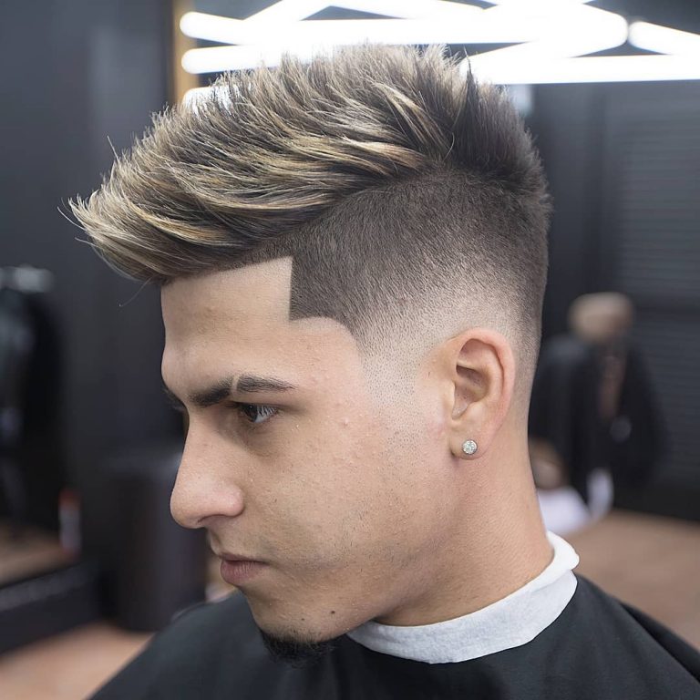 Quiff hérissé + Dégradé à blanc bas + Contours