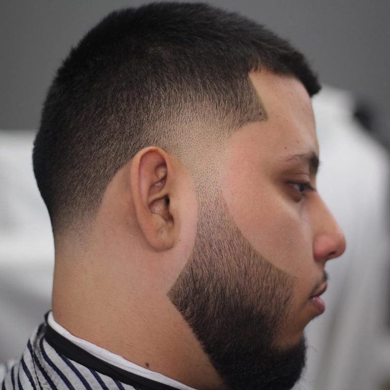 Crew Cut + Dégradé aux tempes et à la nuque + Barbe