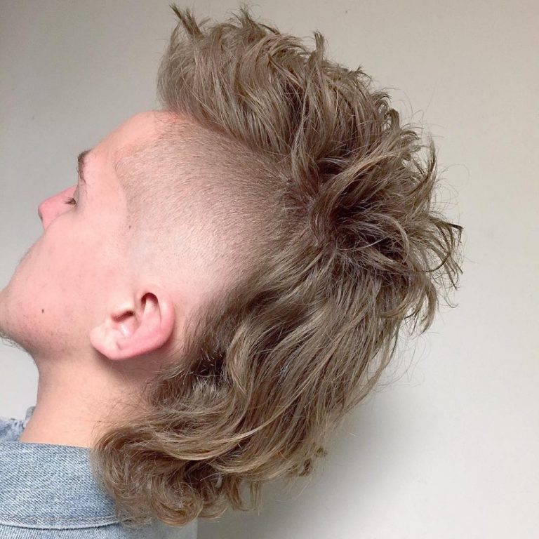 Coupe nuque longue en Mohawk