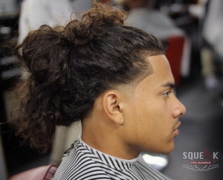 Man Bun sur cheveux longs ondulés + Contours