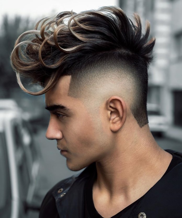 Quiff avec longues mèches texturées + Dégradé à blanc "Burst Fade"