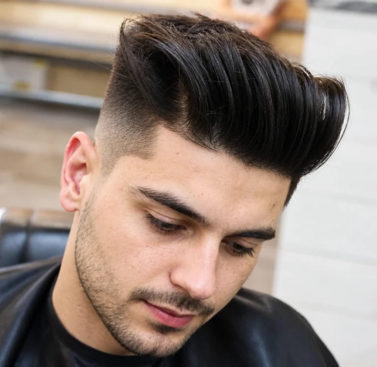 Pompadour ample sur côtés courts