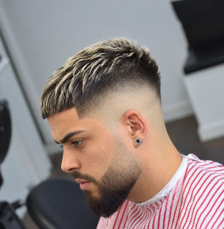 Crop brun aux fines mèches claires