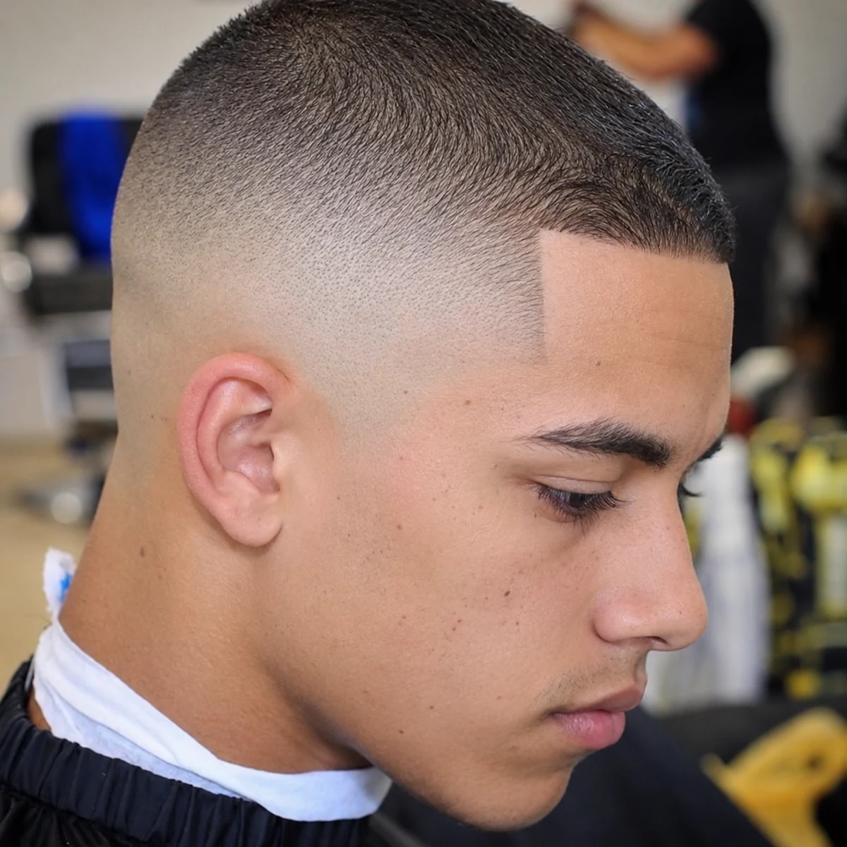 Buzz cut + Dégradé haut à blanc