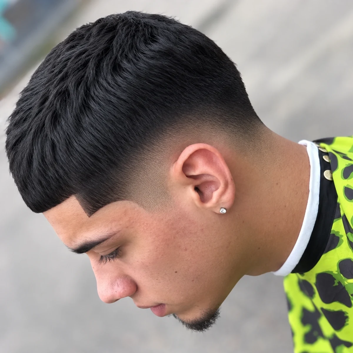 Crew cut + Dégradé bas + Contours
