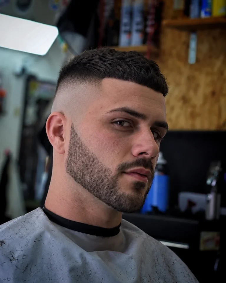 Crew cut + Dégradé haut + Barbe déconnectée