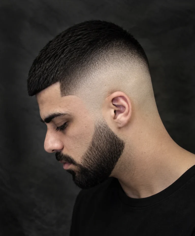 Crew cut + Dégradé à blanc + Barbe déconnectée